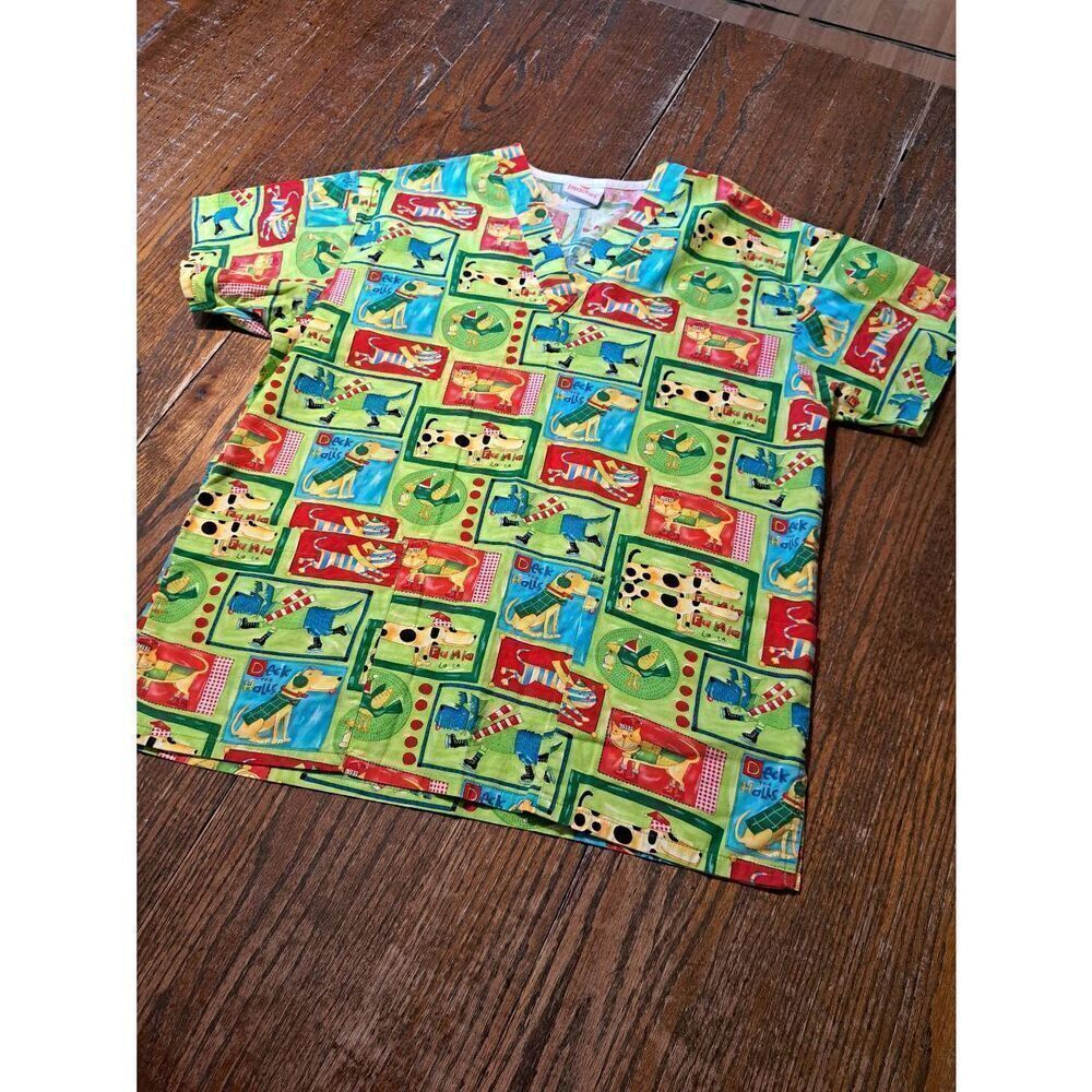 Medium Peaches Christmas Holiday Pets Short Sleeve VNeck Scrub Top Shirt Pockets